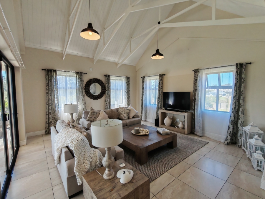 3 Bedroom Property for Sale in Kraaibosch Western Cape